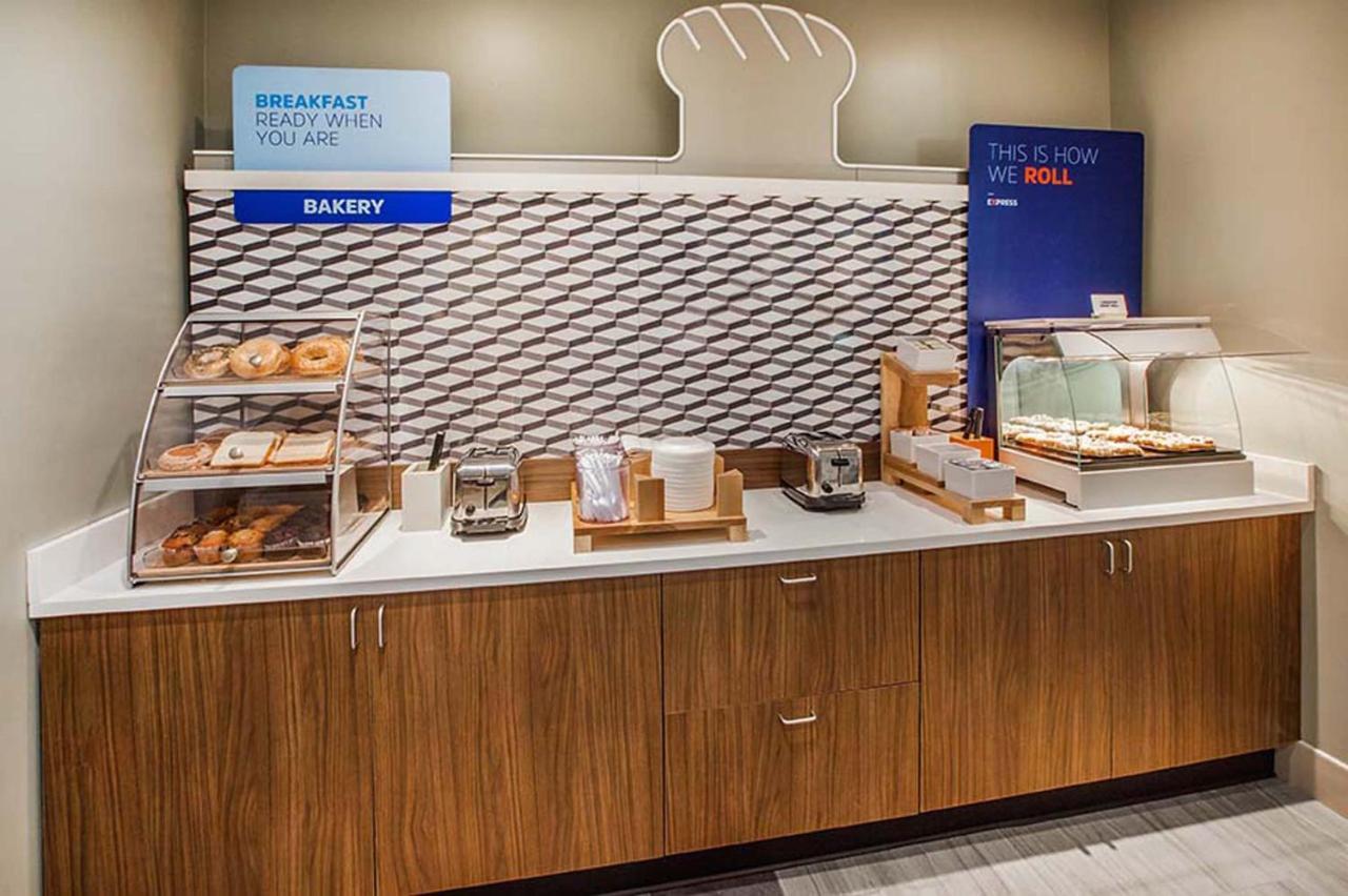 Holiday Inn Express Rochester - University Area By Ihg Экстерьер фото