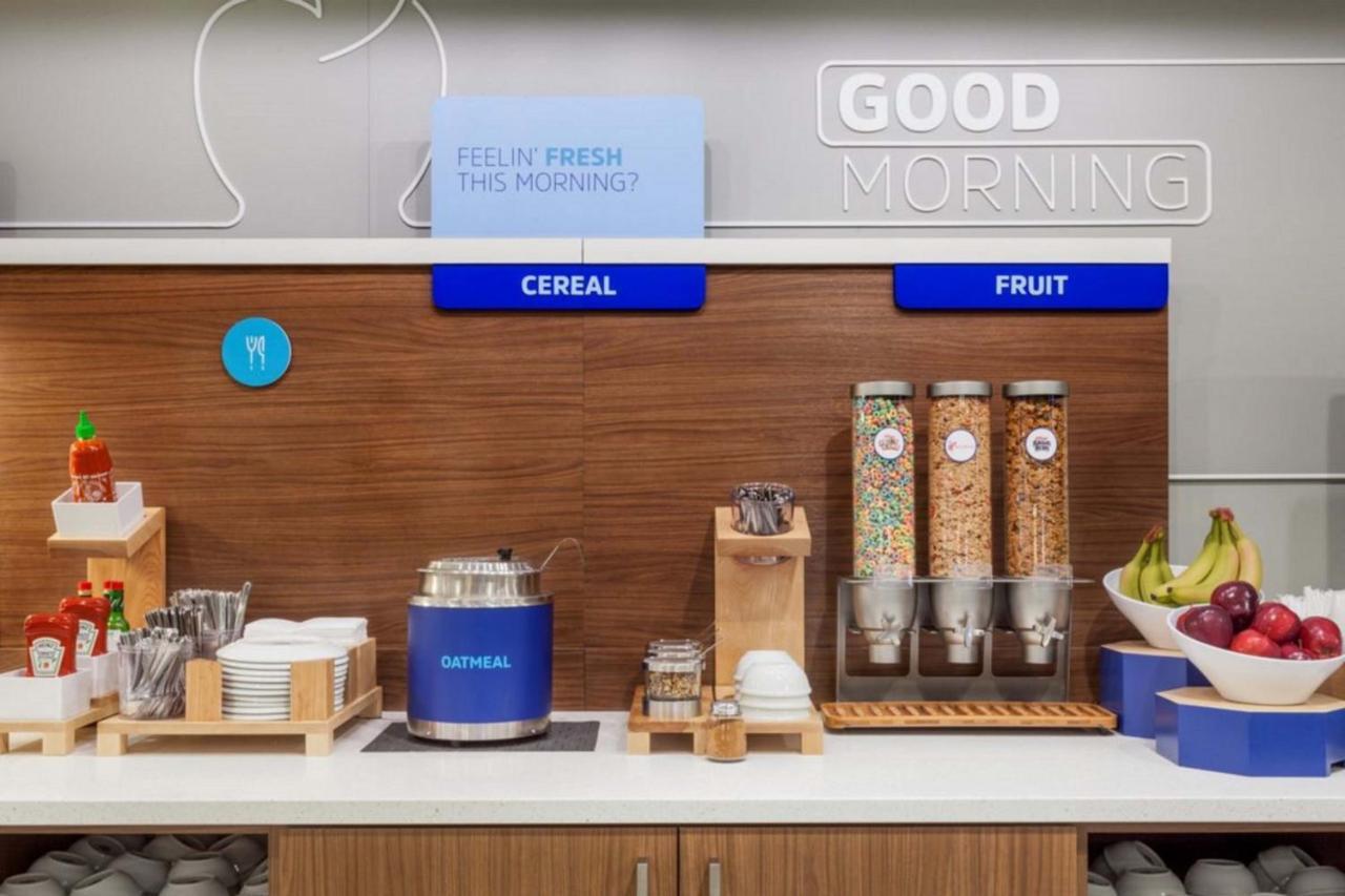 Holiday Inn Express Rochester - University Area By Ihg Экстерьер фото